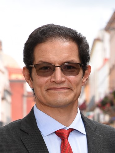 Dr. Víctor Larios Osorio